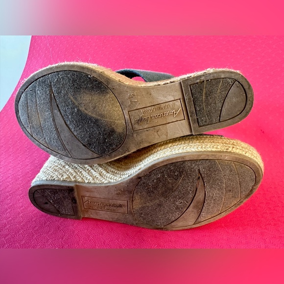 AMERICAN EAGLE WEDGES - Picture 8 of 9